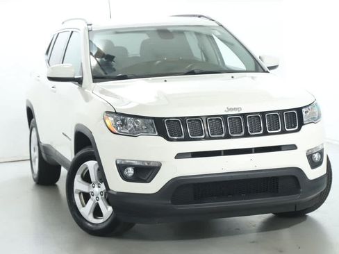 Used 2017 Jeep Compass Latitude w/ Popular Equipment Group AWD/4WD image 1