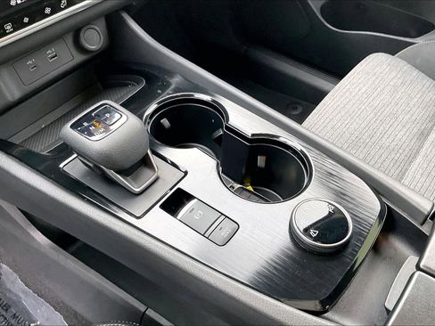 Used 2023 Nissan Rogue SV image 16