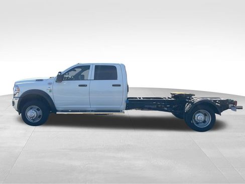 Used 2024 RAM 5500 Tradesman w/ Chrome Appearance Group AWD/4WD image 8