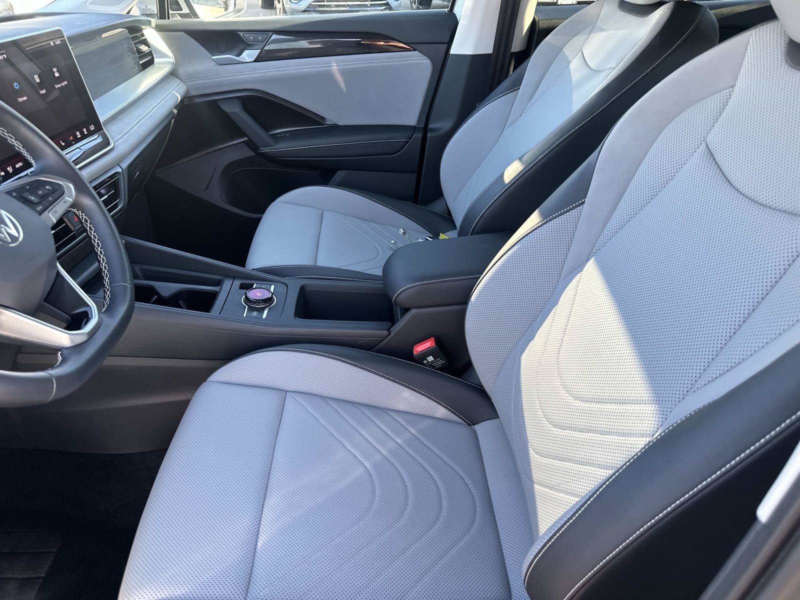 Certified 2026 Volkswagen Tiguan SE FWD image 21