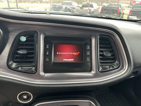 Used 2016 Dodge Challenger SXT image 12