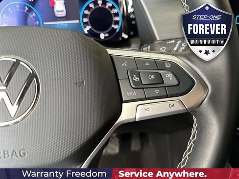 Used 2025 Volkswagen Atlas Cross Sport SE FWD image 22