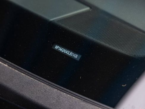 Certified 2025 Porsche Macan image 52