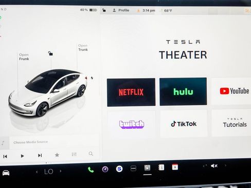 Used 2023 Tesla Model 3 Standard Range image 20