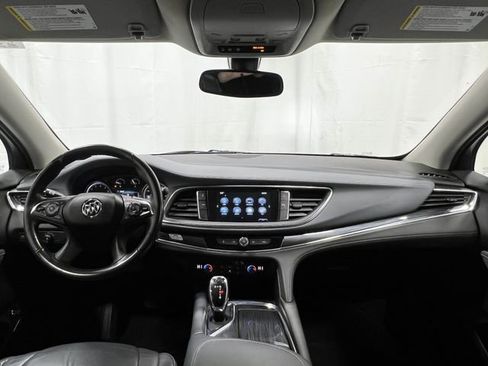 Used 2018 Buick Enclave Essence image 18