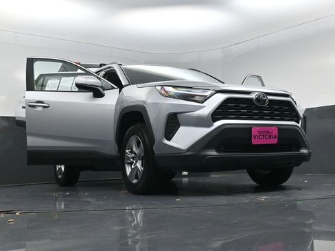 Used 2025 Toyota RAV4 XLE image 27