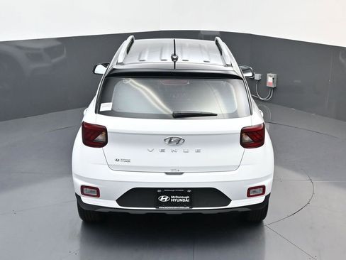 Certified 2025 Hyundai Venue Limited image 17