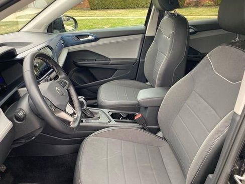 Used 2024 Volkswagen Taos SE FWD image 12