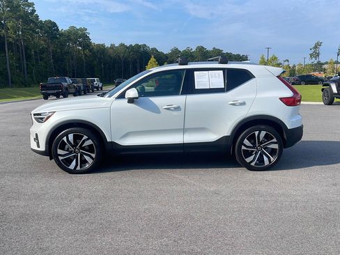 Used 2023 Volvo XC40 B5 Ultimate w/ Protection Package Premier AWD/4WD image 4