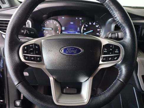 Used 2022 Ford Explorer XLT w/ Equipment Group 202A AWD/4WD image 3