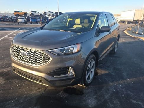 Certified 2024 Ford Edge SEL w/ Convenience Package image 12