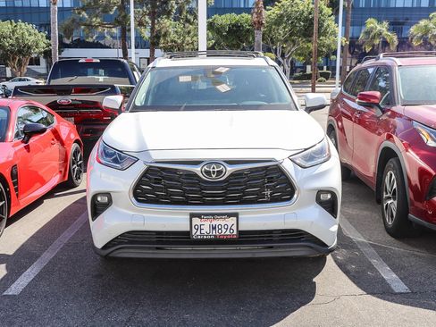 Used 2023 Toyota Highlander Limited image 2