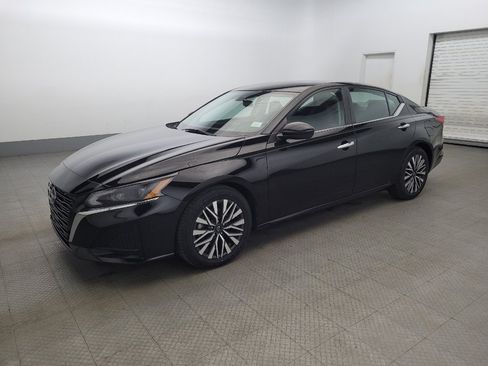 Used 2023 Nissan Altima 2.5 SV image 2