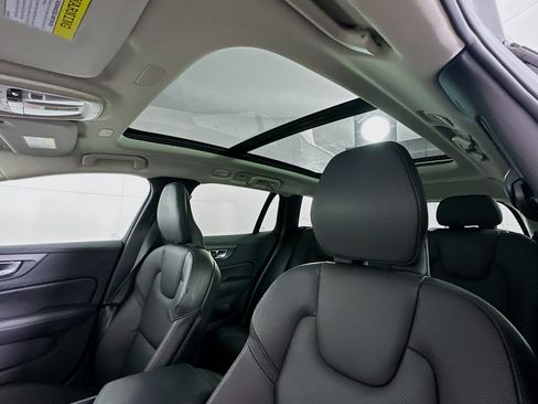 Used 2025 Volvo V60 B5 Cross Country Plus image 26