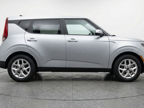 Used 2025 Kia Soul LX w/ LX Technology Package FWD image 11