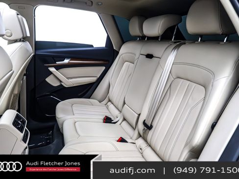 Used 2023 Audi Q5 2.0T Premium w/ Convenience Package image 9