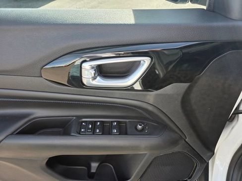 New 2026 Jeep Compass Latitude image 10