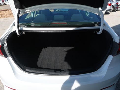 Used 2018 Hyundai Elantra SEL image 33