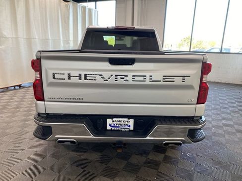 Used 2022 Chevrolet Silverado 1500 LT AWD/4WD image 6