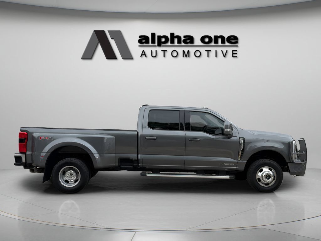 Used 2025 Ford F350 Lariat AWD/4WD image 4