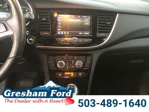 Used 2022 Buick Encore Preferred image 18