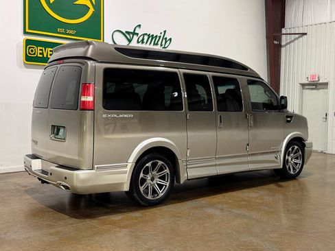 Used 2016 Chevrolet Express 2500 RWD image 8