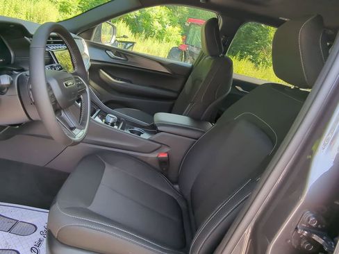 New 2025 Jeep Grand Cherokee L Laredo w/ Luxury Tech Group I image 12