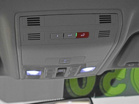 Used 2022 Volkswagen Taos SE image 31