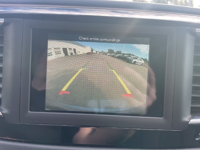 Used 2019 Chrysler Pacifica Touring Plus w/ Tire & Wheel Group FWD image 14