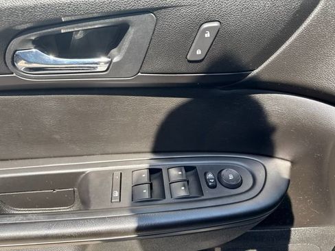 Used 2017 Chevrolet Traverse LT FWD image 7