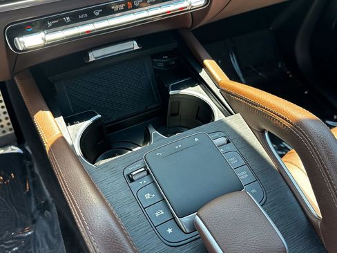 Certified 2024 Mercedes-Benz GLS 450 4MATIC image 33