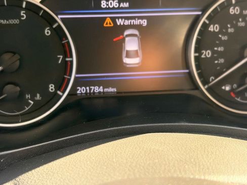 Used 2023 Nissan Altima 2.5 SR FWD image 9