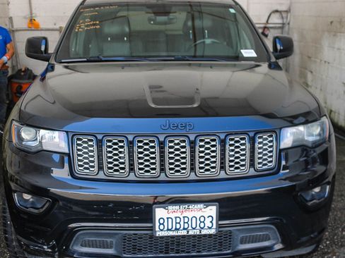 Used 2018 Jeep Grand Cherokee Altitude AWD/4WD image 3