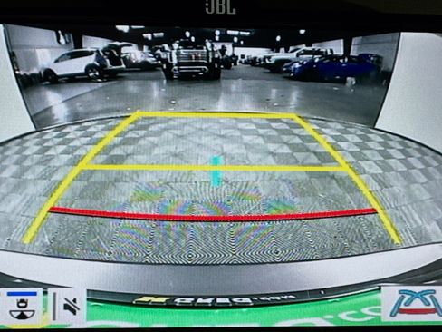 Used 2019 Toyota Camry XLE image 18