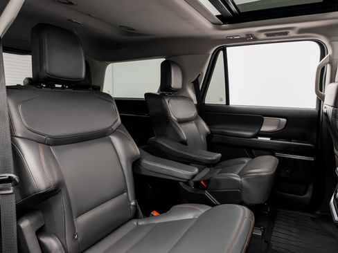 Used 2025 Ford Expedition Active AWD/4WD image 31