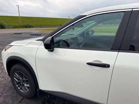 Used 2023 Nissan Rogue S AWD/4WD image 9