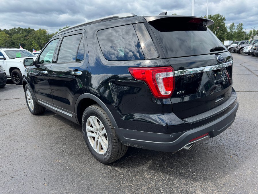 Used 2018 Ford Explorer XLT AWD/4WD image 3