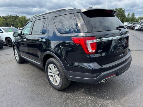 Used 2018 Ford Explorer XLT AWD/4WD image 3