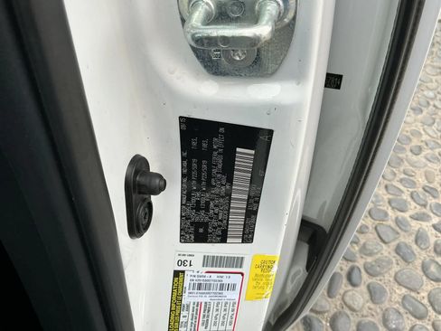 Used 2015 Toyota Sienna SE w/ SE Preferred Package FWD image 30