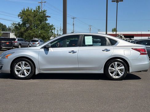 Used 2015 Nissan Altima 2.5 SV FWD image 9