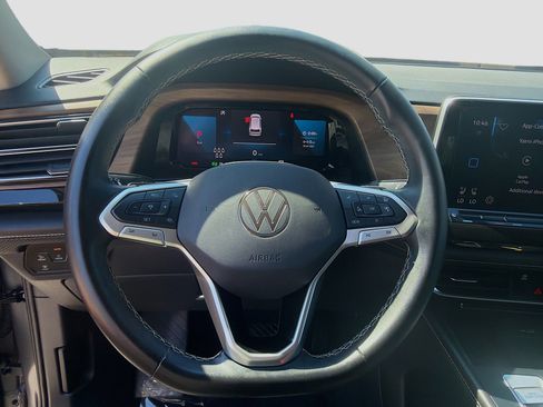Certified 2025 Volkswagen Atlas SE FWD image 9