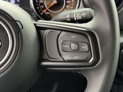 Used 2023 Jeep Gladiator Sport image 11