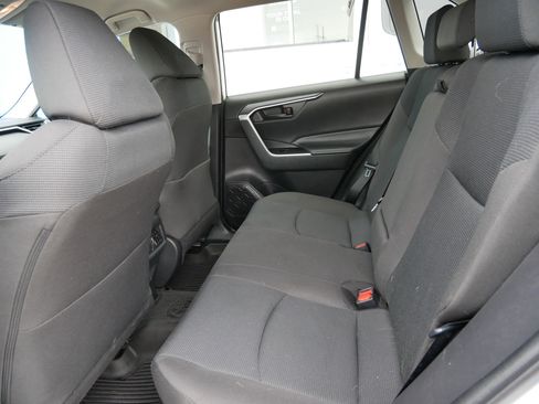 Used 2021 Toyota RAV4 LE image 9