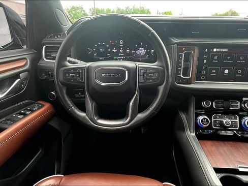 Used 2023 GMC Yukon Denali Ultimate image 6