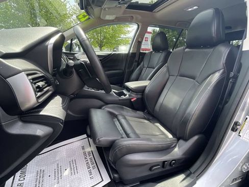 Used 2025 Subaru Outback Limited AWD/4WD image 14