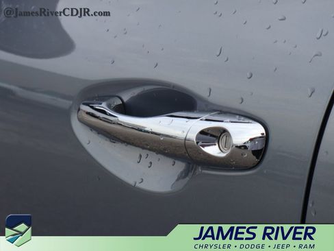 Used 2020 Kia Sorento LX image 19