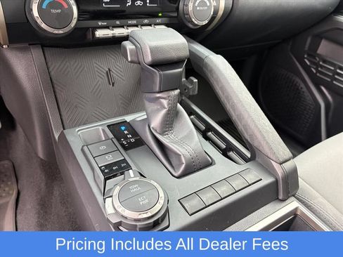 Used 2025 Toyota Tacoma SR5 AWD/4WD image 25