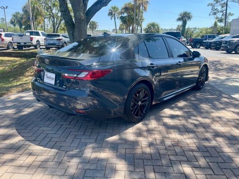 Used 2025 Toyota Camry SE w/ Convenience Package image 6