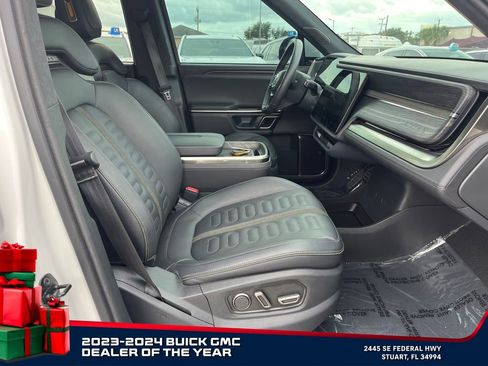 Used 2023 Rivian R1S Adventure image 19