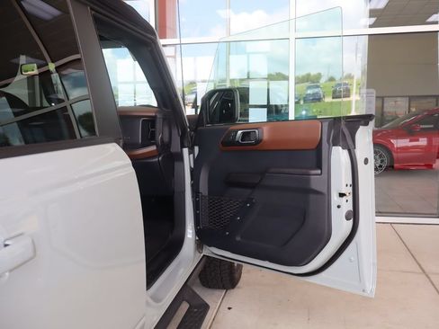 Used 2024 Ford Bronco Outer Banks AWD/4WD image 39